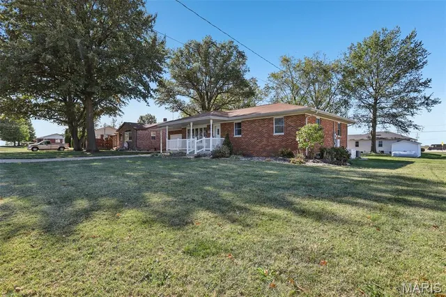 $275,000 | 17811 East Street, Breese, IL 62230