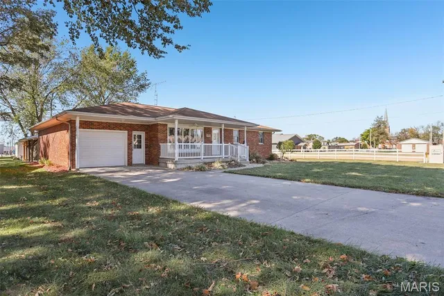 $275,000 | 17811 East Street, Breese, IL 62230