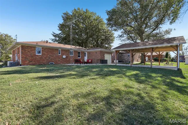 $275,000 | 17811 East Street, Breese, IL 62230