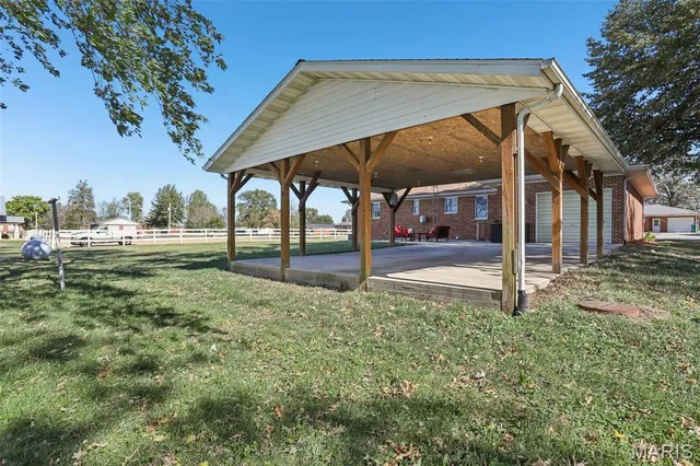$275,000 | 17811 East Street, Breese, IL 62230