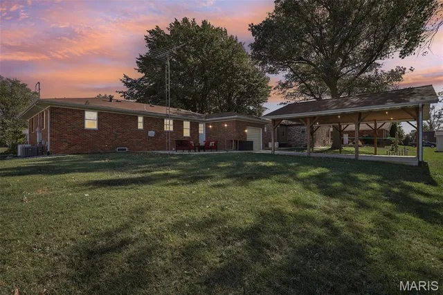 $275,000 | 17811 East Street, Breese, IL 62230