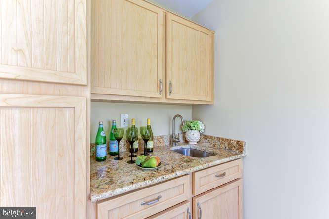 11803 Tree Fern Court Reston, VA 20191 - Photo 11 of 38 Butler's Pantry