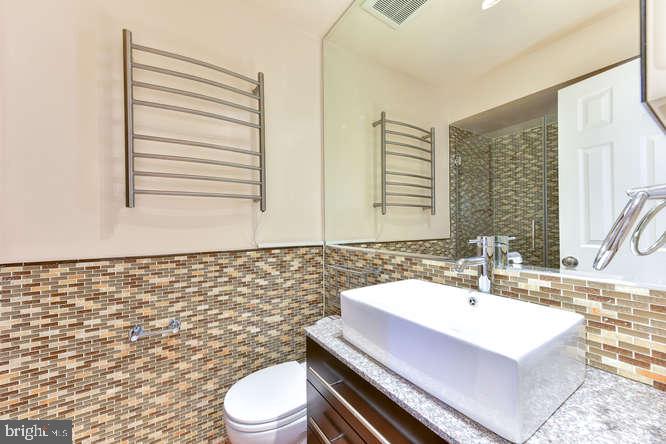 11803 Tree Fern Court Reston, VA 20191 - Photo 21 of 38 Luxury 2nd Bath