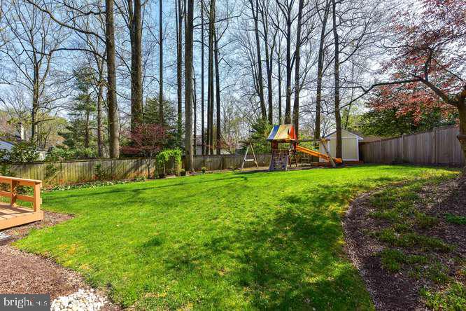 11803 Tree Fern Court Reston, VA 20191 - Photo 26 of 38 Fenced & Landscaped Back Yard