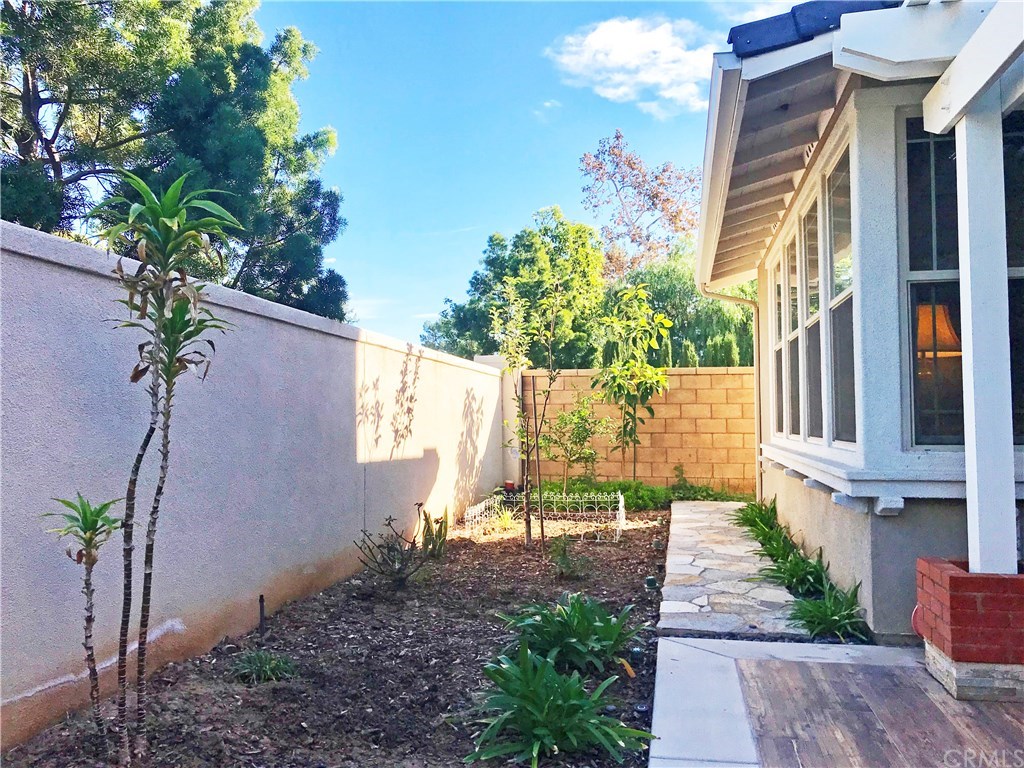 172 Willowbend Irvine, CA 92612 - Photo 17 of 18