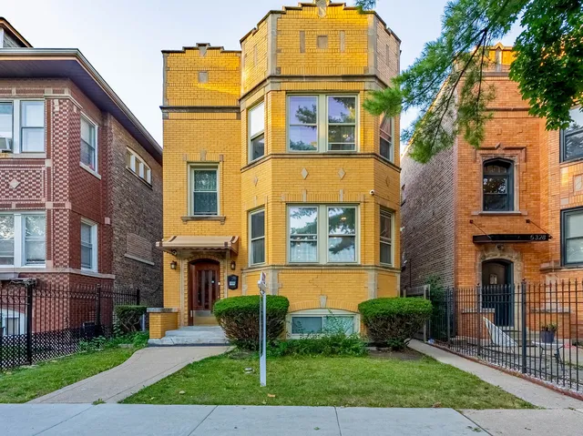 $725,000 | 5330 West Drummond Place, Chicago, IL 60639