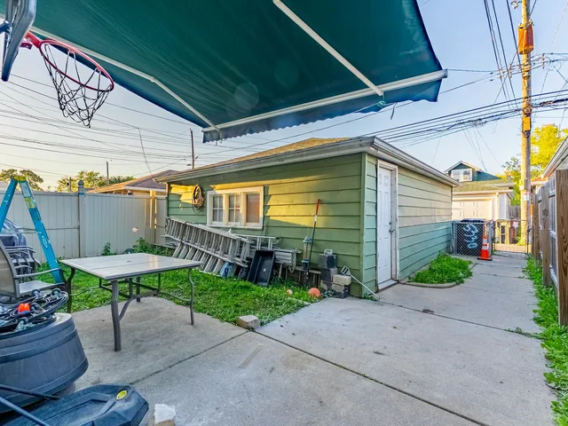 $725,000 | 5330 West Drummond Place, Chicago, IL 60639