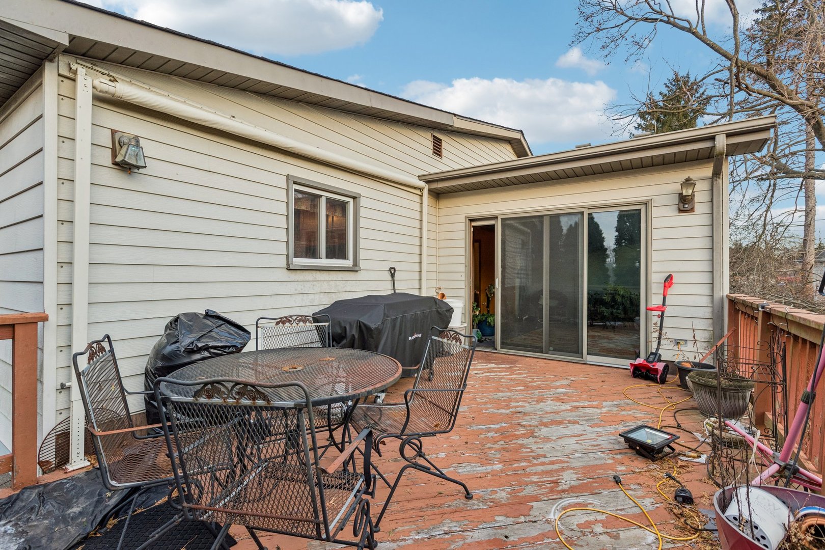 25283 Timber Lane Lake Villa, IL 60046 - Photo 42 of 49 a backyard of a house with table and chairs