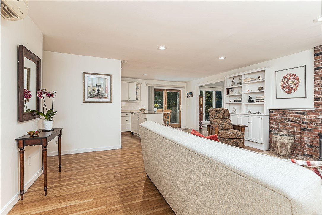 18 Bayberry Lane Charlestown, RI 02813 - Photo 4 of 41