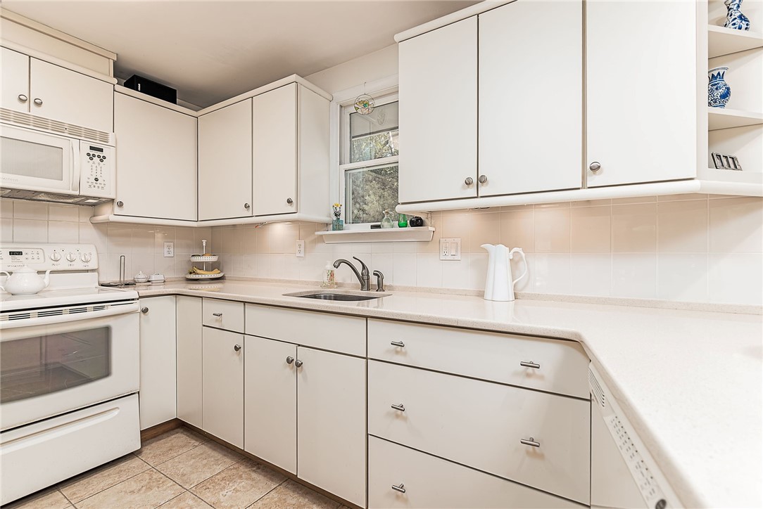 18 Bayberry Lane Charlestown, RI 02813 - Photo 10 of 41