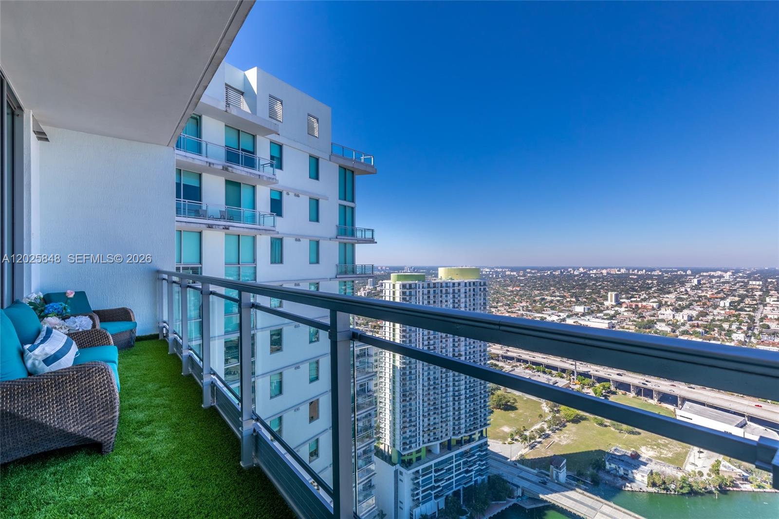 92 Southwest 3rd Street, Unit 5108 Miami, FL 33130 - Photo 18 of 33 a view of building from roof deck
