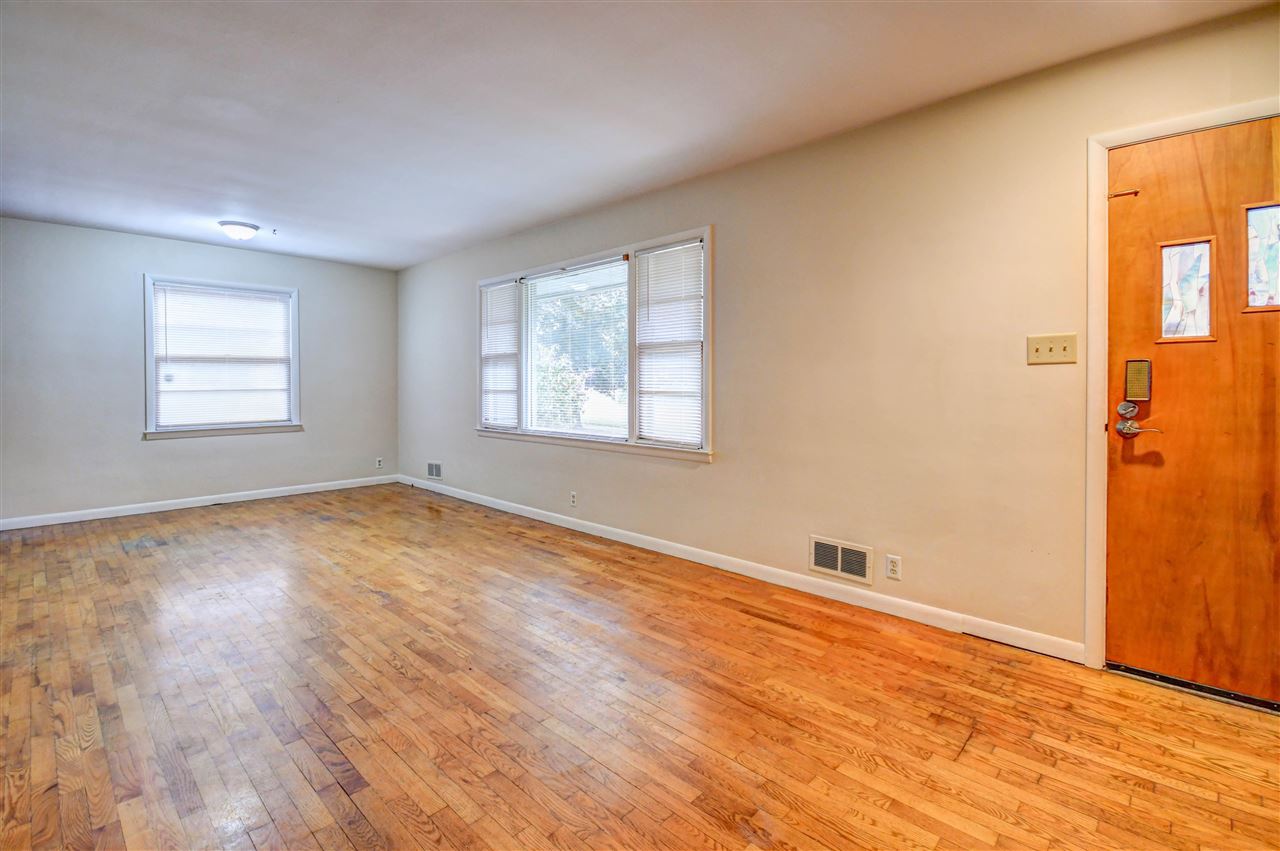 1125 Anderson Road Traverse City, MI 49686 - Photo 7 of 28 1894179-6.JPG