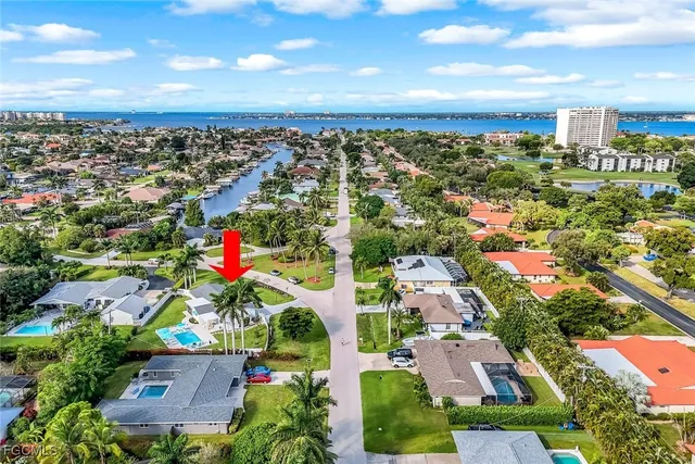 $649,900 | 1086 North Town And River Drive, Fort Myers, FL 33919