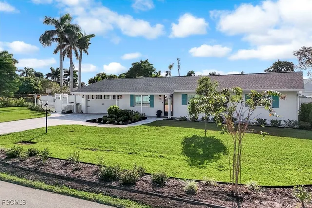 $649,900 | 1086 North Town And River Drive, Fort Myers, FL 33919