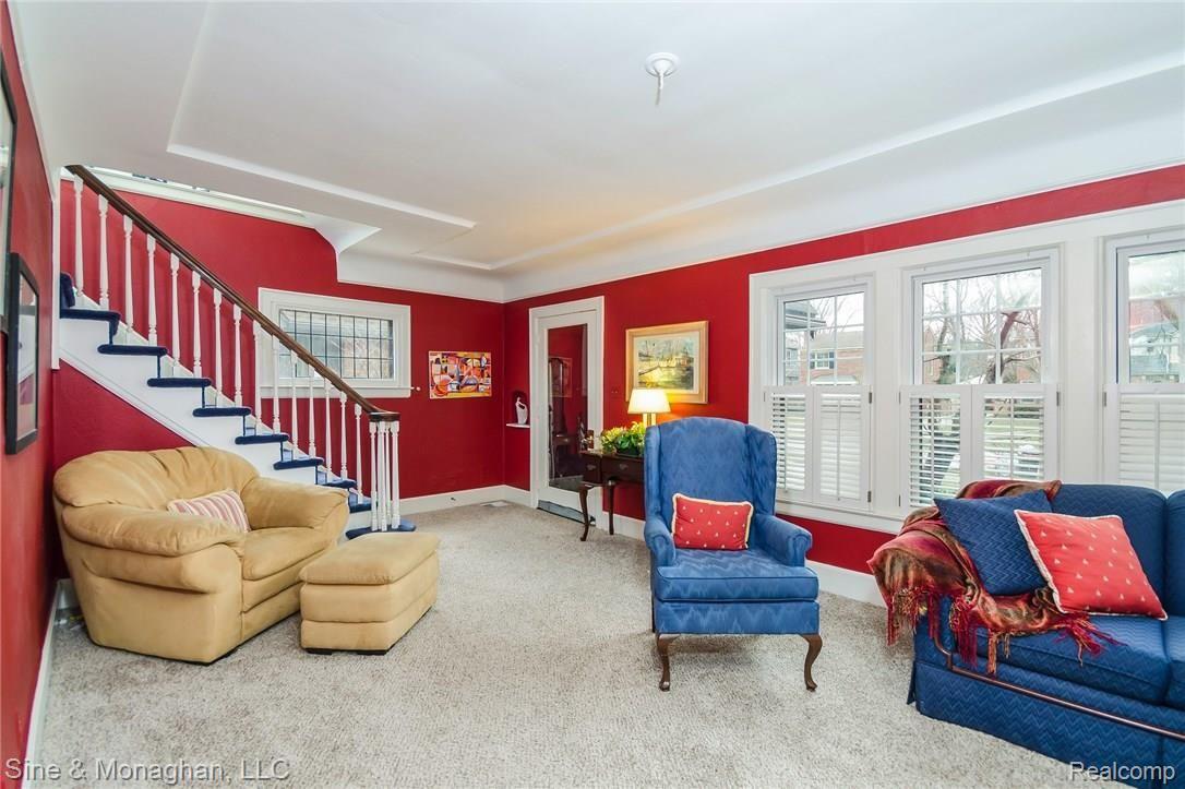 007-Living_Room-3617686-medium.jpg