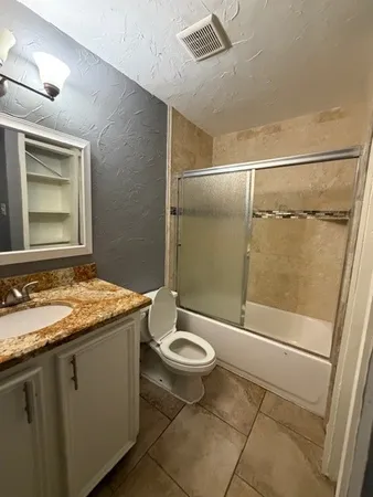 $1,250 | 7200 Clarewood Drive, Unit 702, Houston, TX 77036