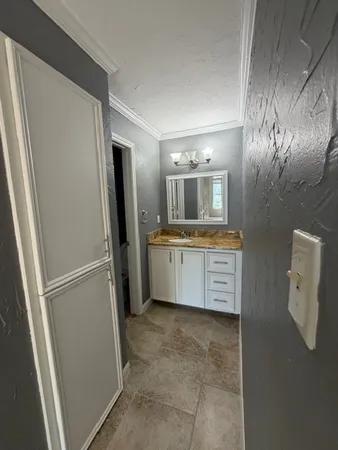$1,250 | 7200 Clarewood Drive, Unit 702, Houston, TX 77036