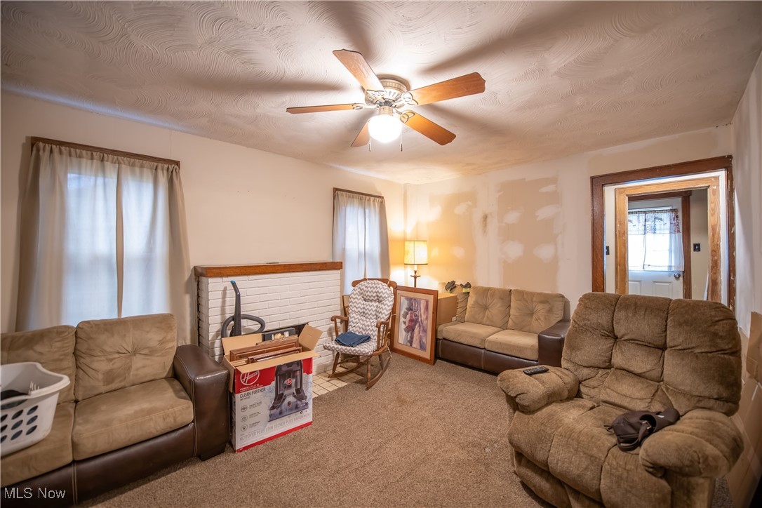 2107 Harrisburg Road Northeast Canton, OH 44705 - Photo 4 of 24