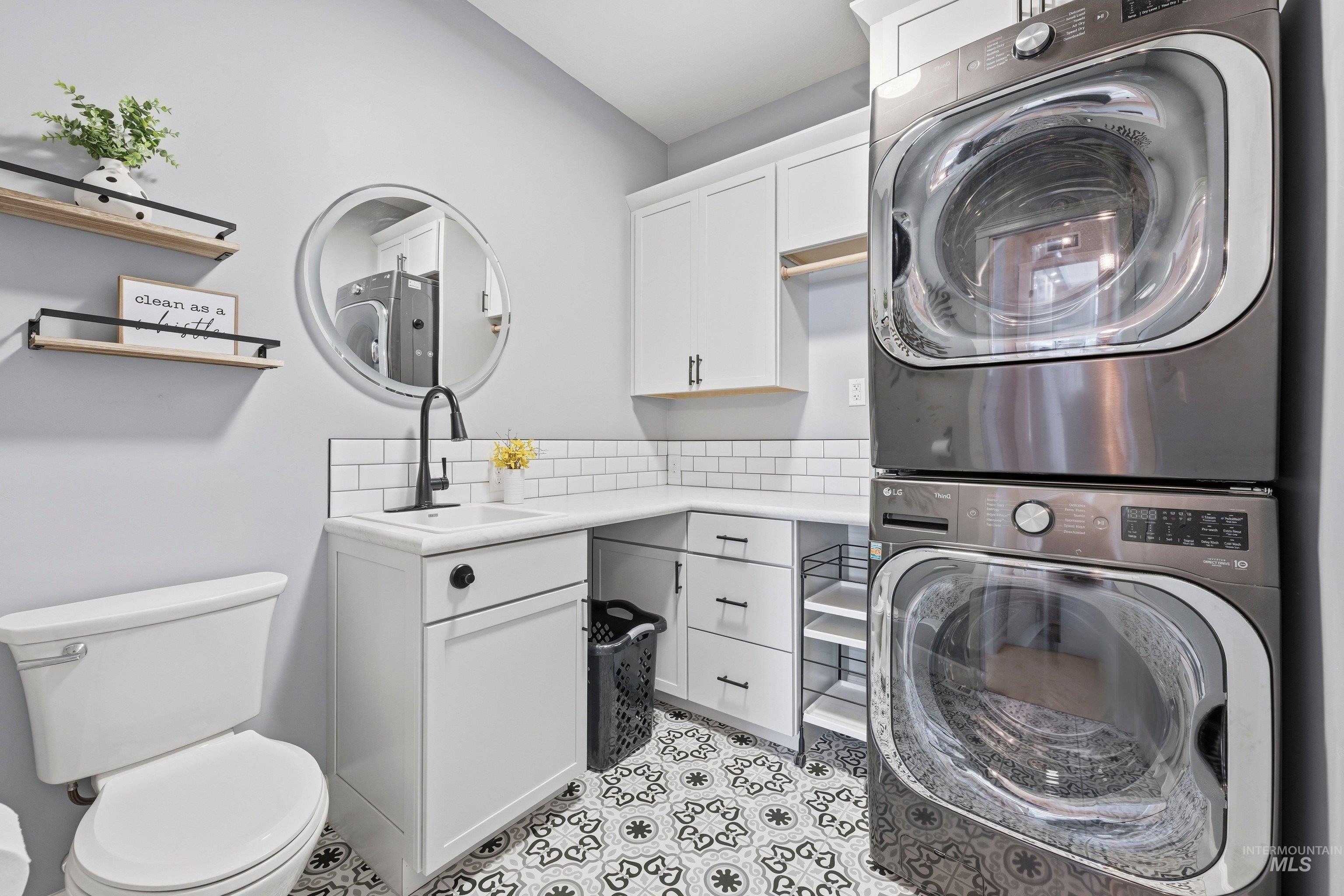 5850 North Rio Lomas Avenue Meridian, ID 83646 - Photo 30 of 50 Laundry area with stacked washer and dryer