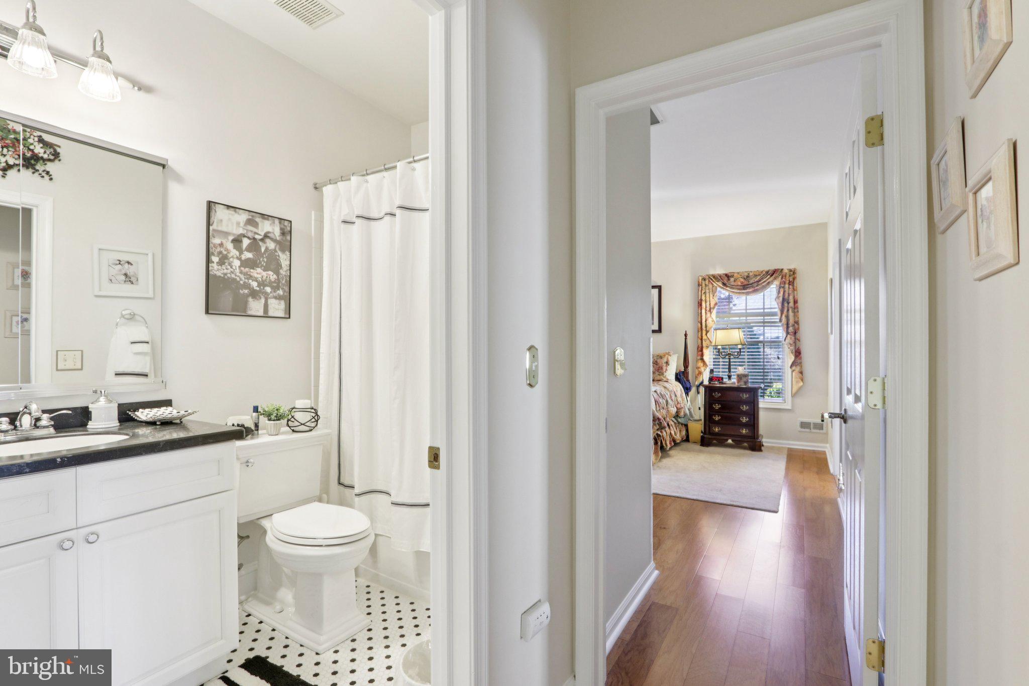 48 Sunset Lane Columbus, NJ 08022 - Photo 23 of 41 Bathroom 2