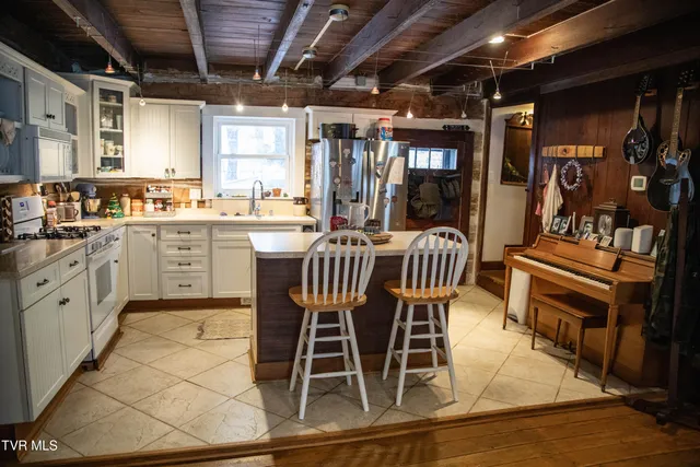 $369,900 | 20217 Shadowood Circle, Meadowview, VA 24361