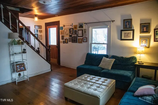 $369,900 | 20217 Shadowood Circle, Meadowview, VA 24361