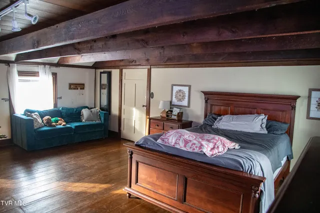 $369,900 | 20217 Shadowood Circle, Meadowview, VA 24361