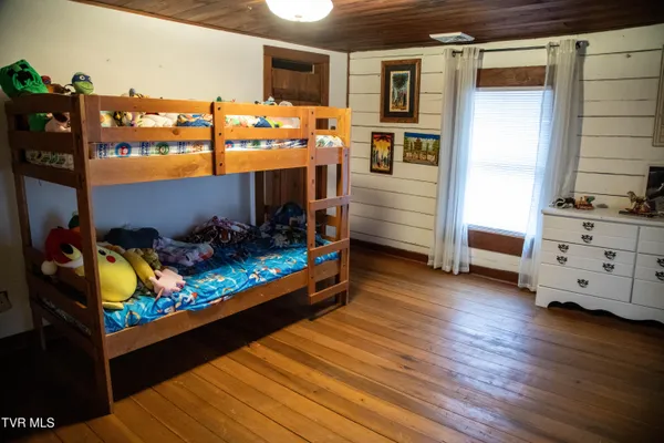 $369,900 | 20217 Shadowood Circle, Meadowview, VA 24361