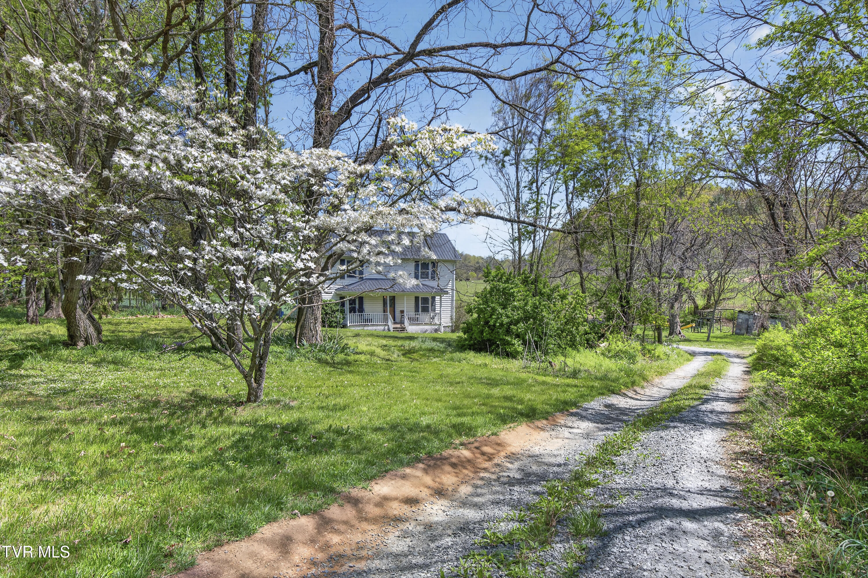 20217 Shadowood Circle Meadowview, VA 24361 - Photo 3 of 69 20217-Shadowwood-Circle-Meadowview-VA Cy