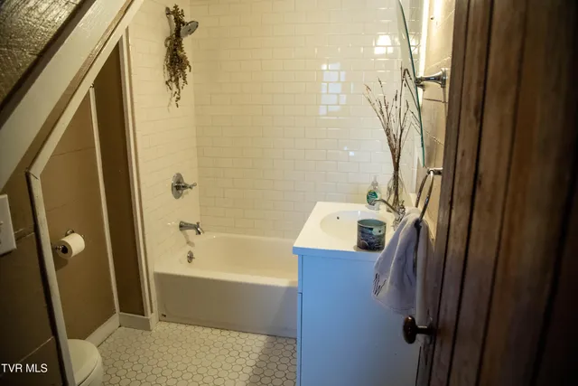 $369,900 | 20217 Shadowood Circle, Meadowview, VA 24361