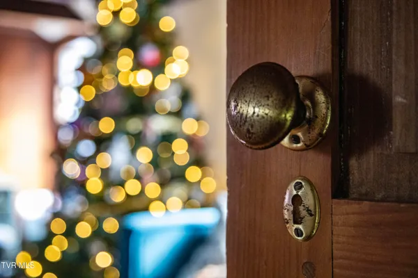 $369,900 | 20217 Shadowood Circle, Meadowview, VA 24361