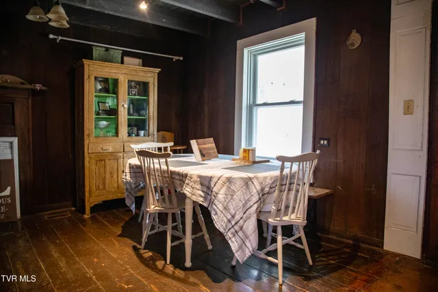 $369,900 | 20217 Shadowood Circle, Meadowview, VA 24361