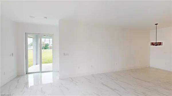 a view of an house with backyard