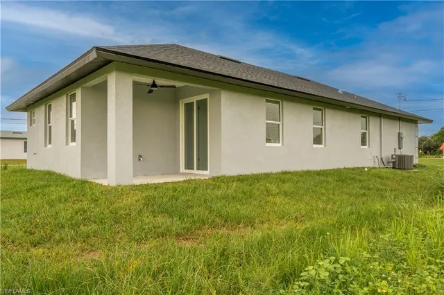 $329,000 | 2045 Carver Avenue, Fort Myers, FL 33916