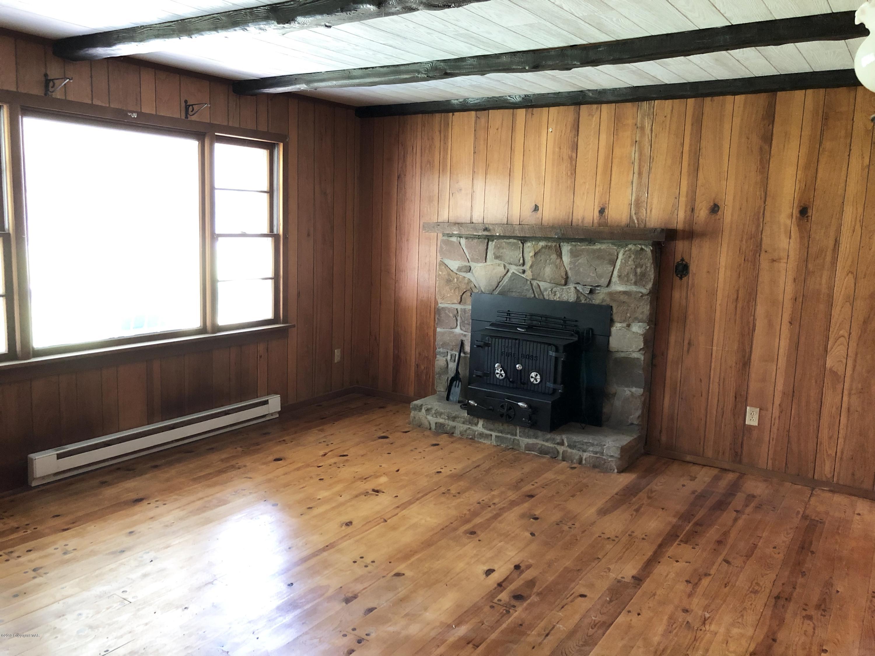 23 Highridge Road Albrightsville, PA 18210 - Photo 18 of 42 Living Rm