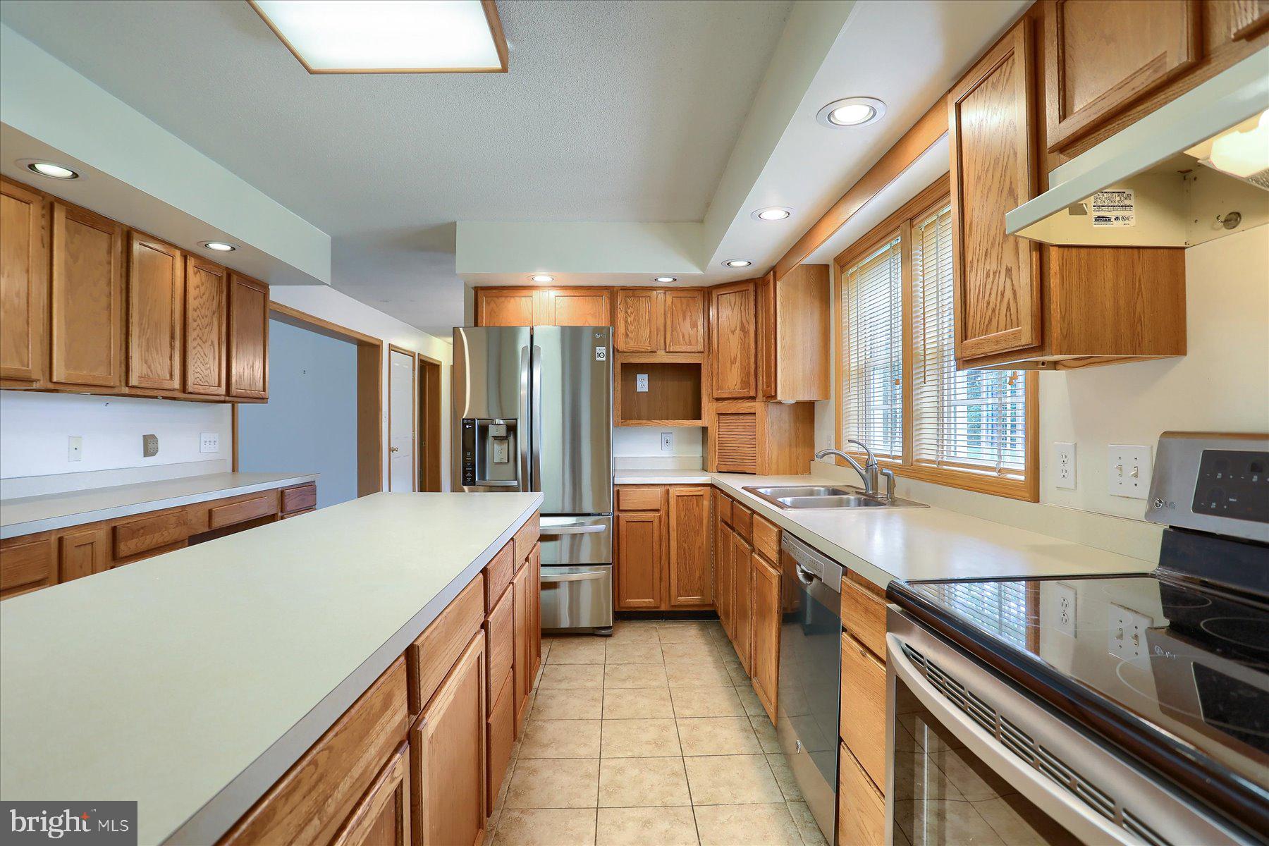 7621 Jonestown Road Harrisburg, PA 17112 - Photo 22 of 69 Kitchen