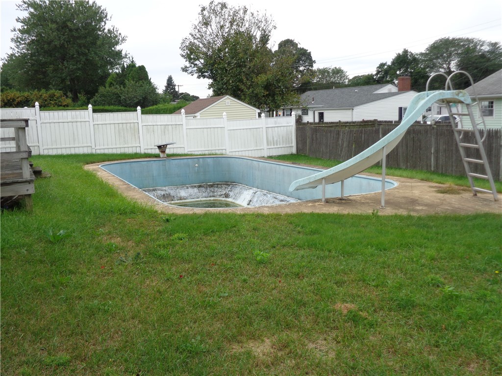 35 Colony Road East Providence, RI 02915 - Photo 3 of 17
