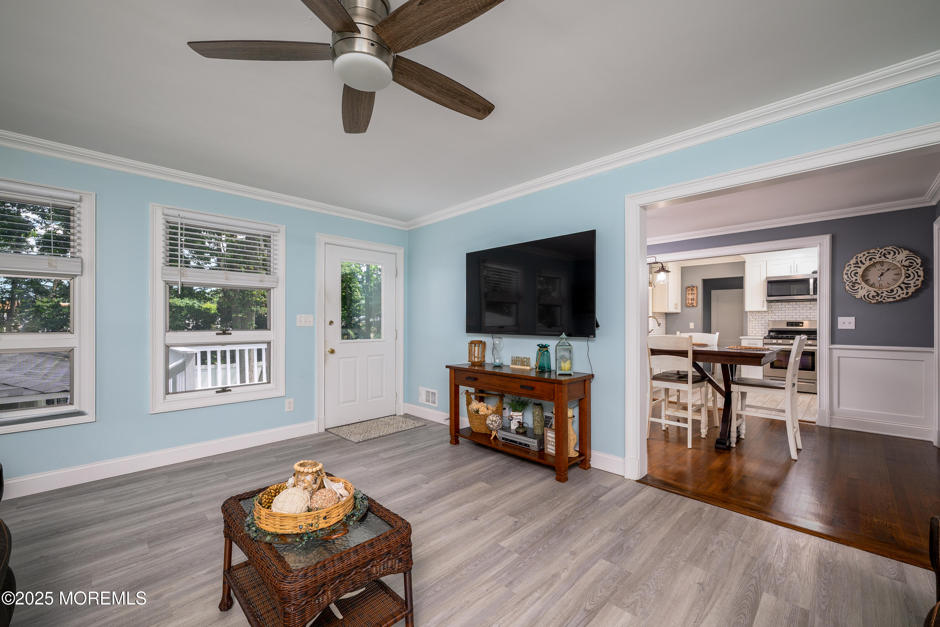 3213 Ridgewood Road Allenwood, NJ 08720 - Photo 20 of 42 a living room with furniture and a flat screen tv