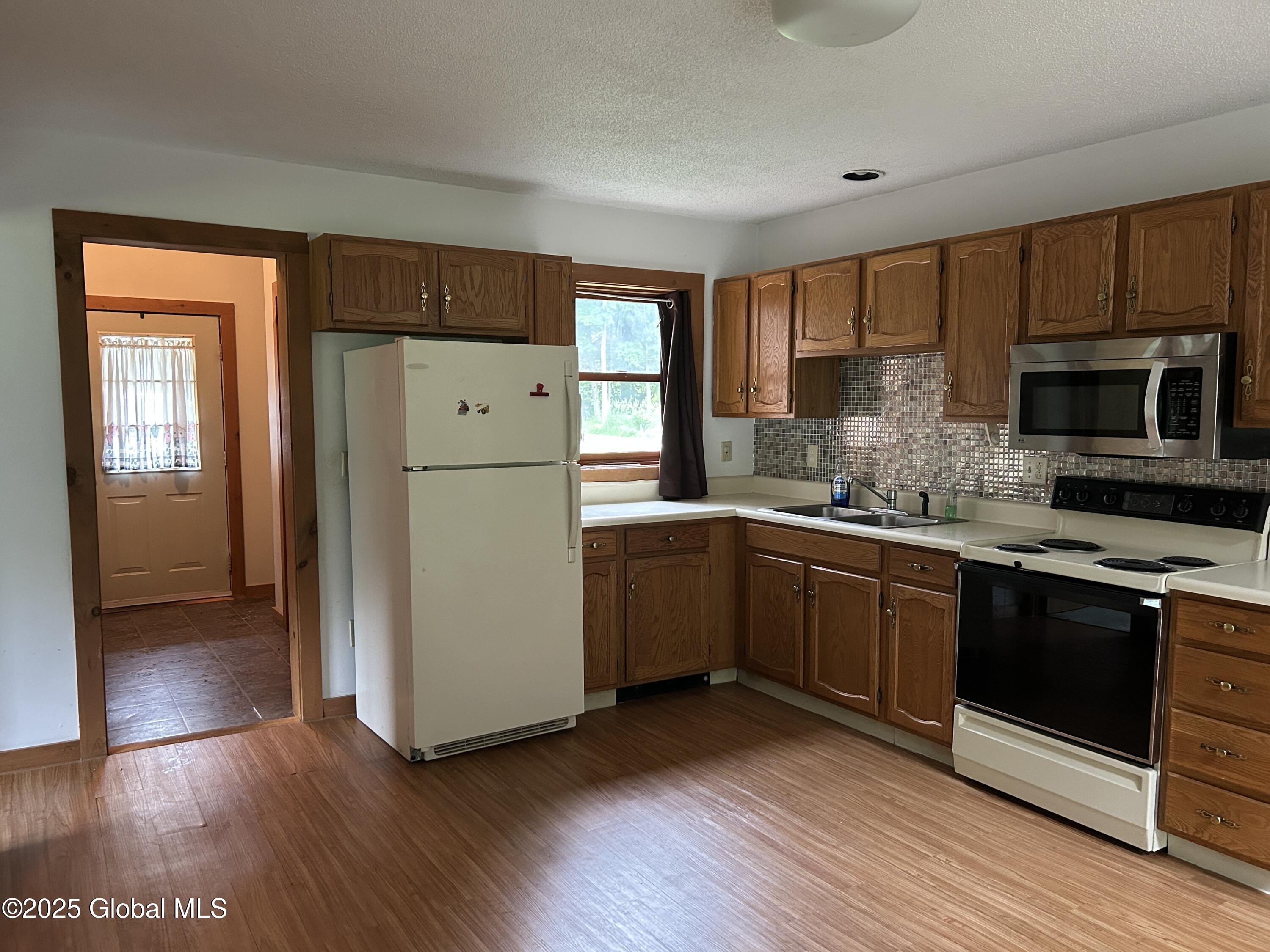 11 Ridgecrest Way Hampton, NY 12887 - Photo 12 of 39 11 ridgecrest kit1