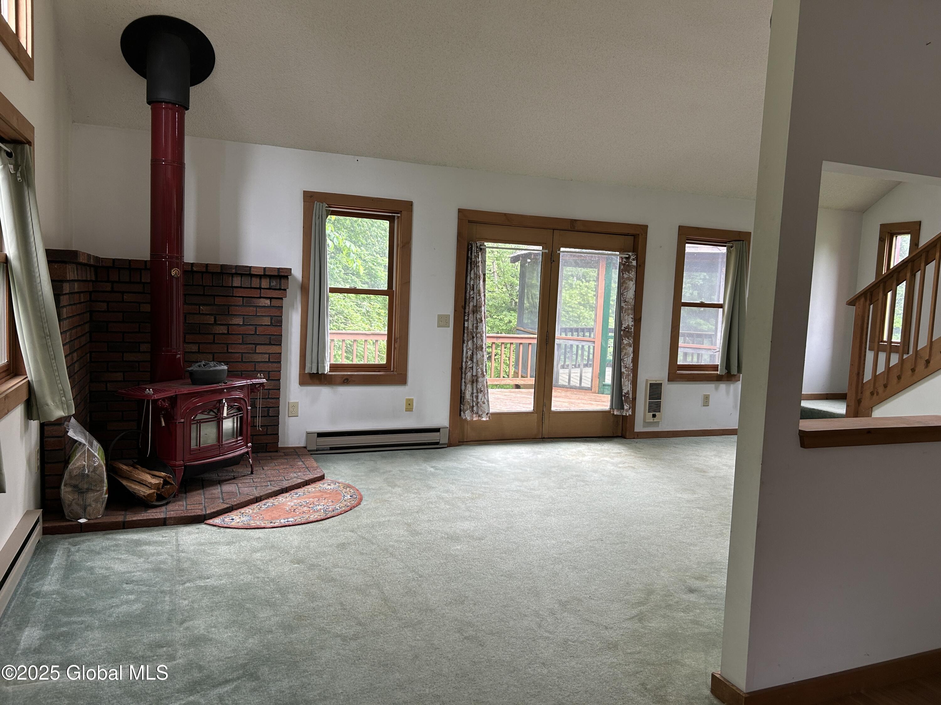 11 Ridgecrest Way Hampton, NY 12887 - Photo 18 of 39 11 ridgecrest living2
