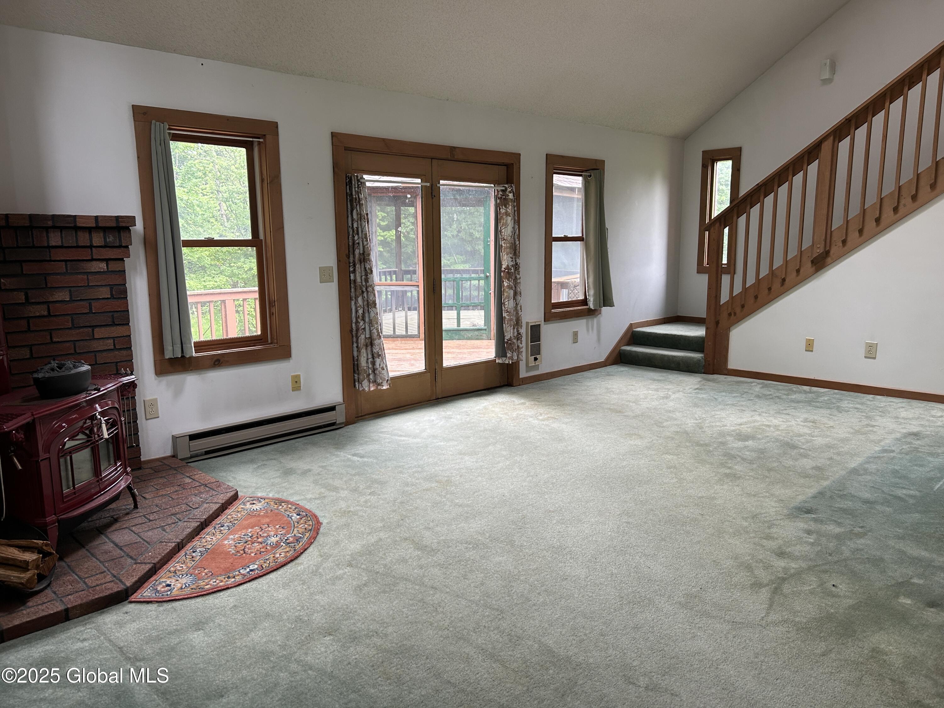 11 Ridgecrest Way Hampton, NY 12887 - Photo 19 of 39 11 ridgecrest living