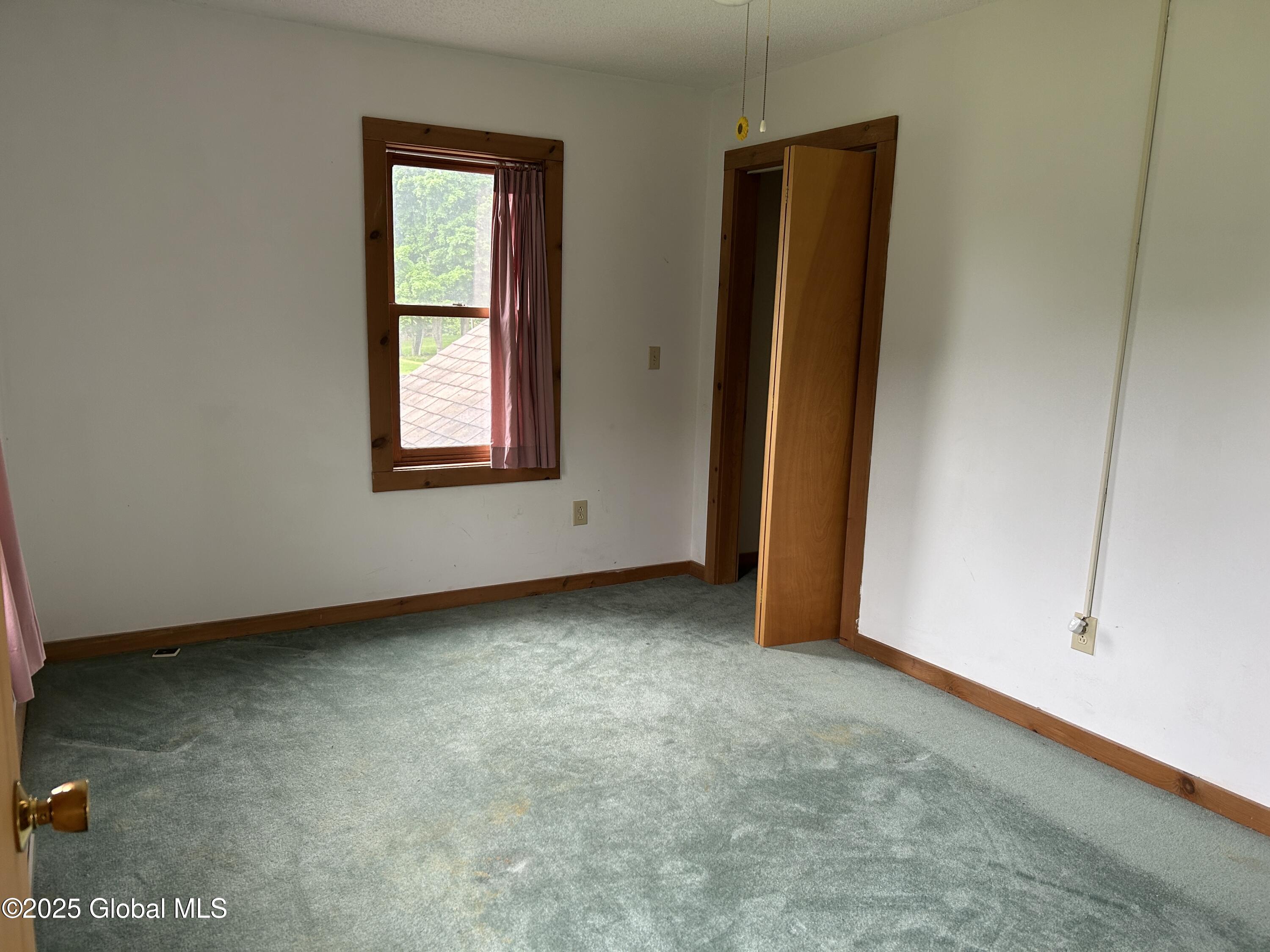 11 Ridgecrest Way Hampton, NY 12887 - Photo 27 of 39 11 ridgecrest bed