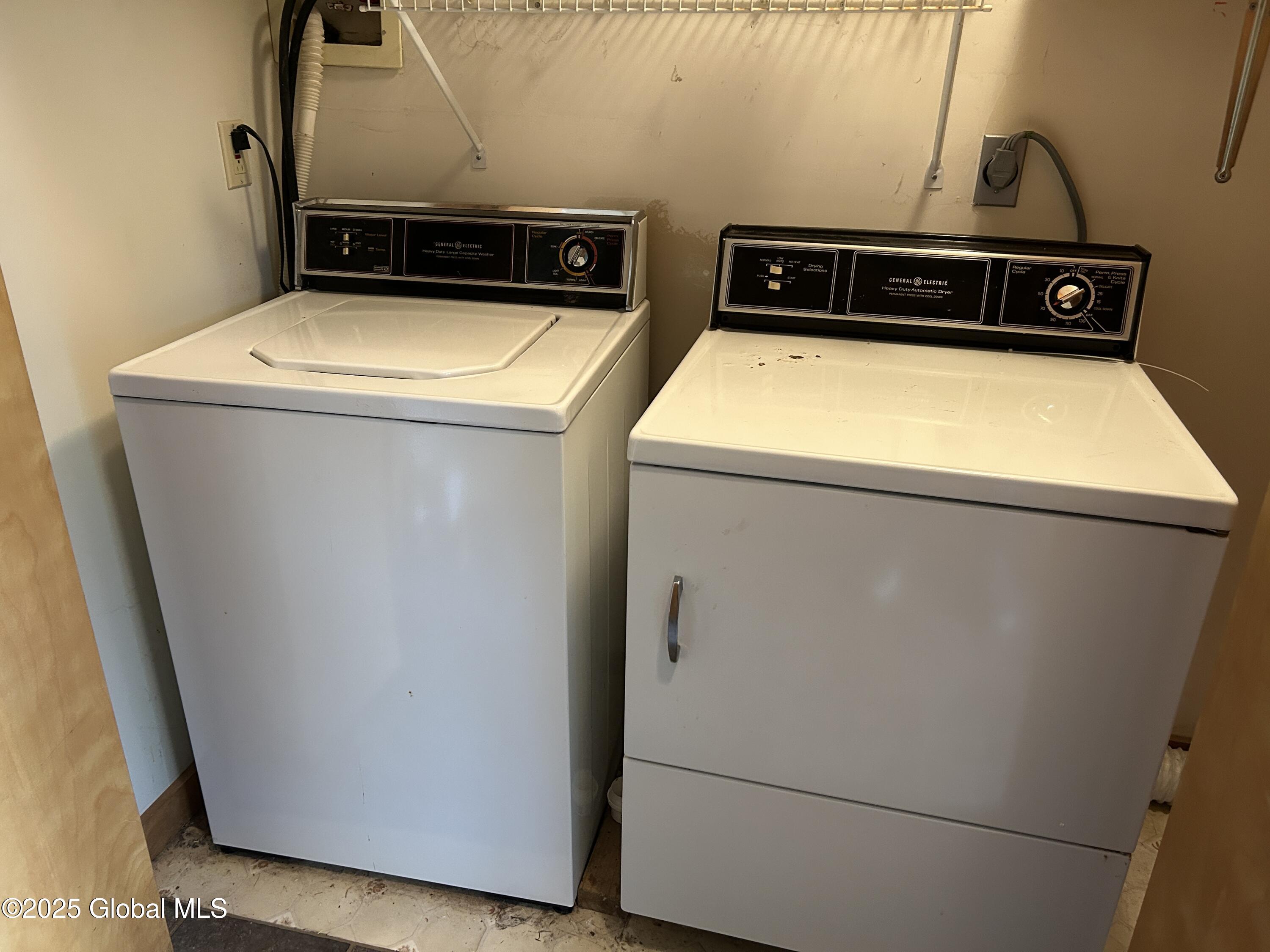 11 Ridgecrest Way Hampton, NY 12887 - Photo 33 of 39 11 ridgecrest laundry