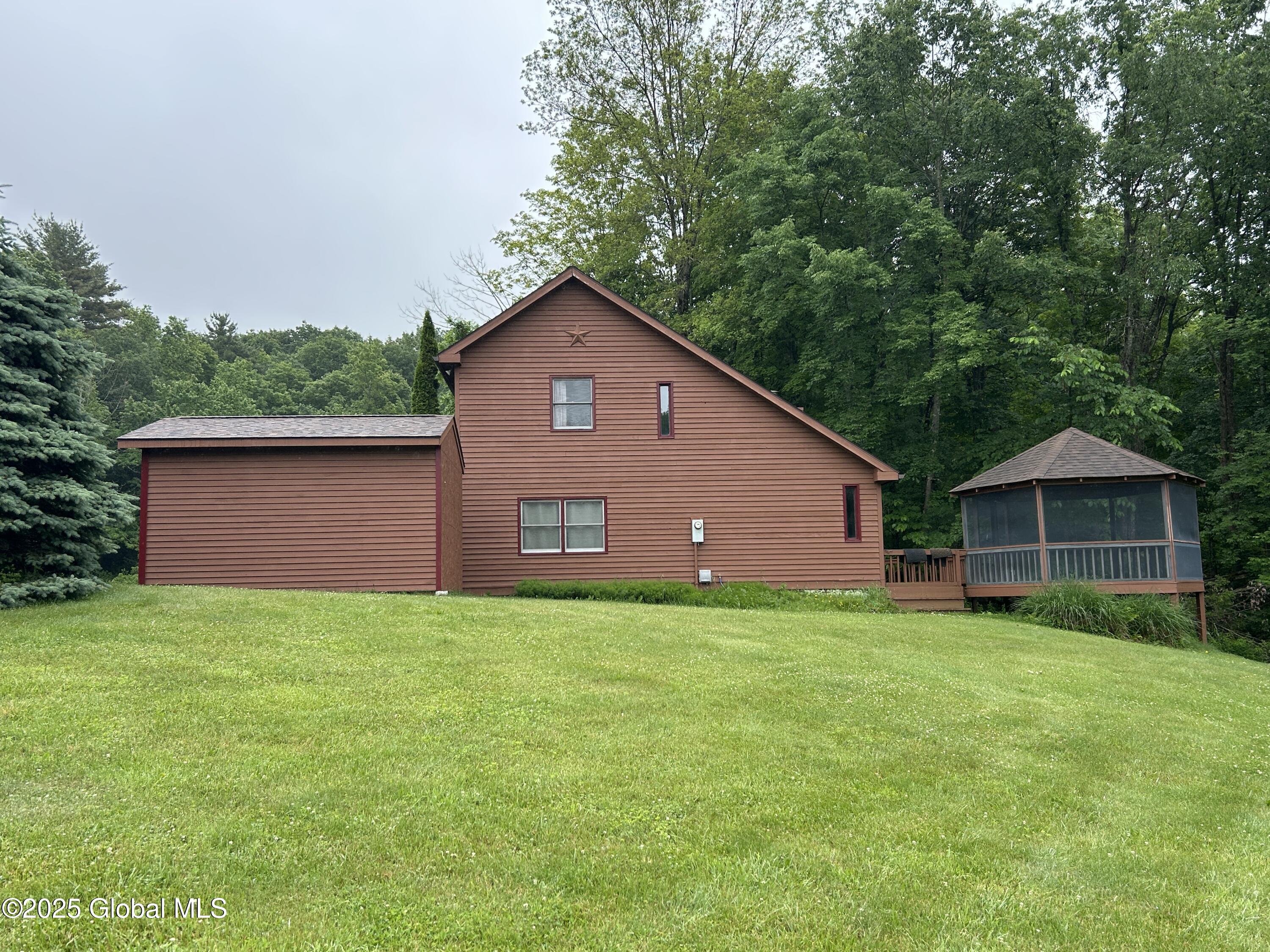 11 Ridgecrest Way Hampton, NY 12887 - Photo 6 of 39 11 ridgecrest side1