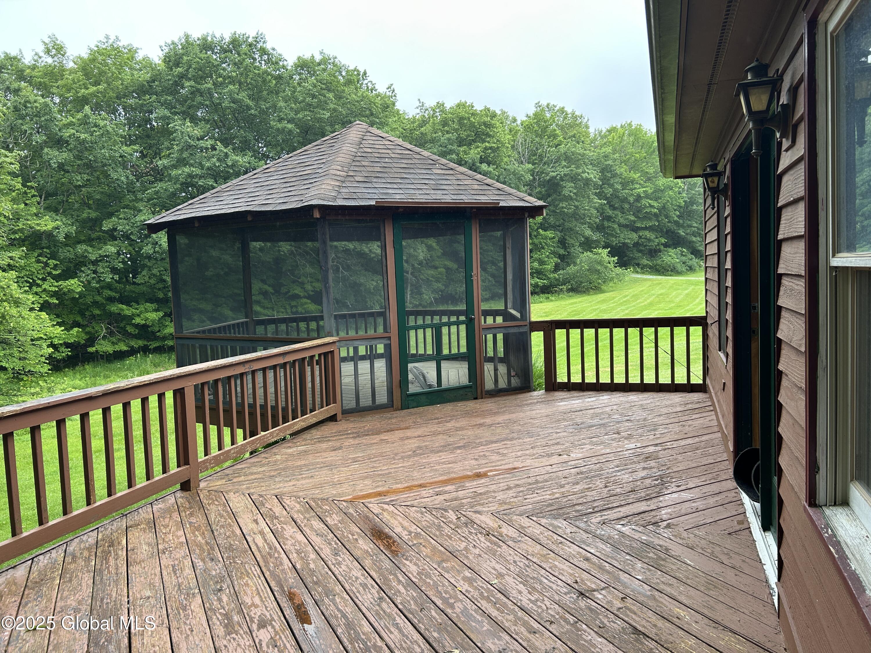 11 Ridgecrest Way Hampton, NY 12887 - Photo 10 of 39 11 ridgecrest deck-gazebo