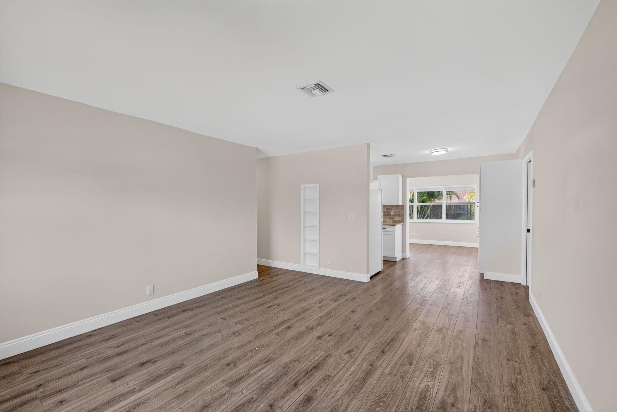 1333 West 31st Street Riviera Beach, FL 33404 - Photo 14 of 46 Living Room