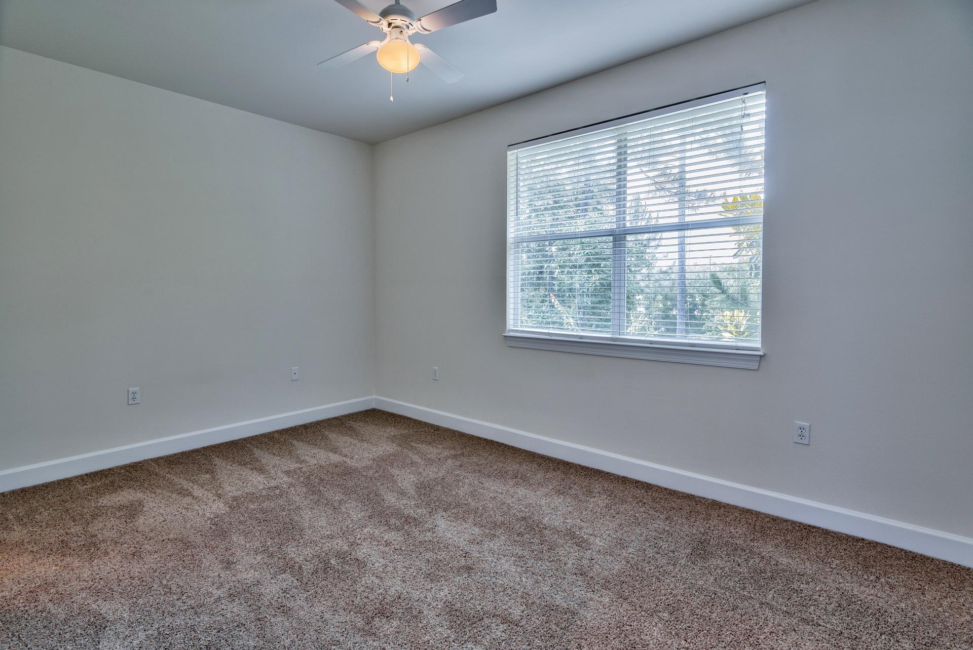15284 331 Business, Unit 5A Freeport, FL 32439 - Photo 15 of 31 an empty room with a window