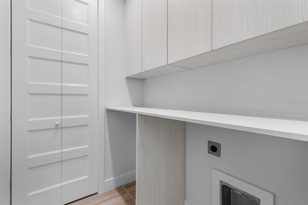 772 Gran Kaymen Way Apollo Beach, FL 33572 - Photo 15 of 35 a view of an empty walk in closet