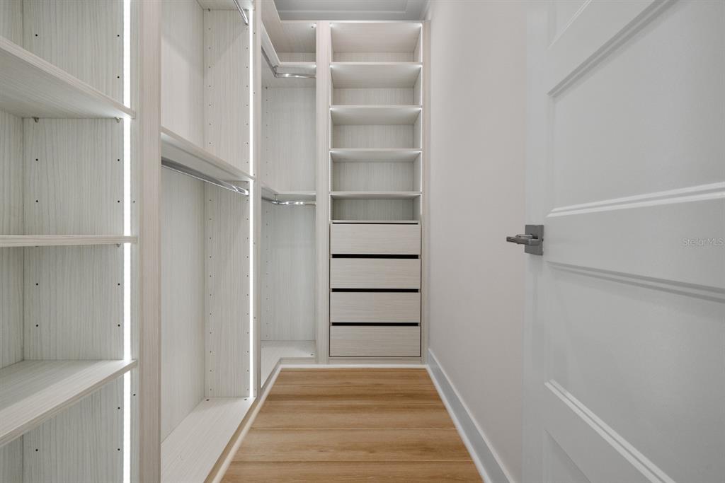 772 Gran Kaymen Way Apollo Beach, FL 33572 - Photo 18 of 35 a view of a hallway