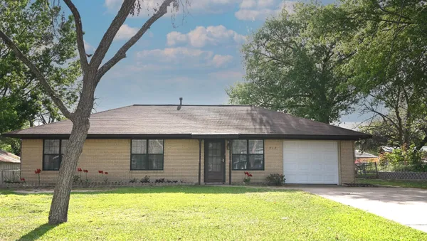 $222,500 | 713 Burleson Street, Brenham, TX 77833